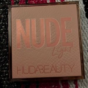 Huda Beauty Nude Light Palette